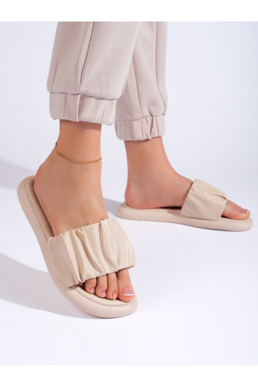 Vrásněné dámské béžové nazouváky