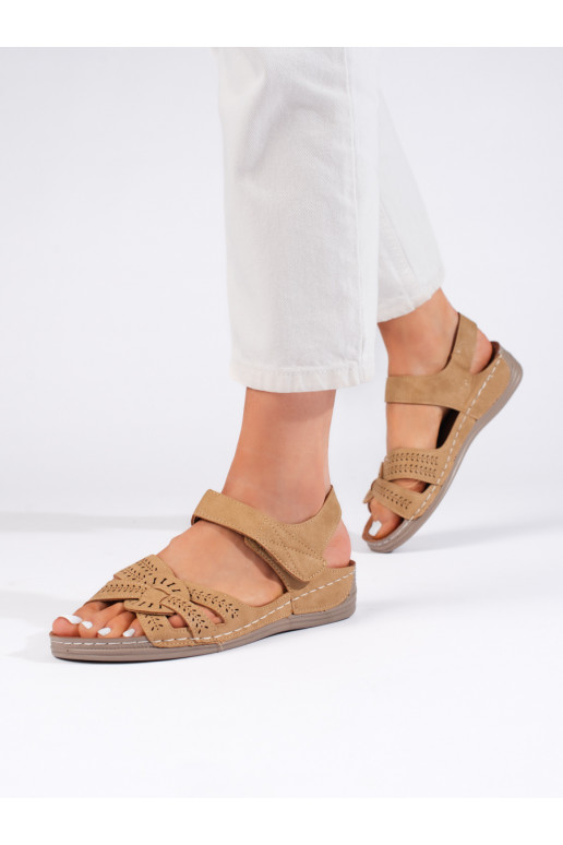 Lehké dámské hnědé sandály na nízkém klínku