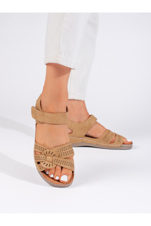 Lehké dámské hnědé sandály na nízkém klínku