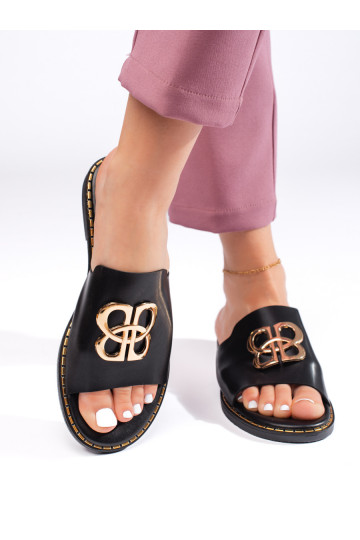 Černé dámské nazouváky s ozdobou 2