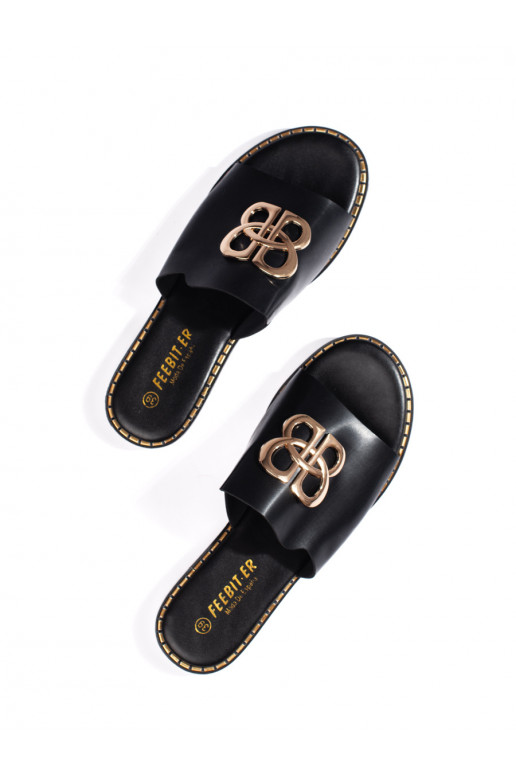 Černé dámské nazouváky s ozdobou