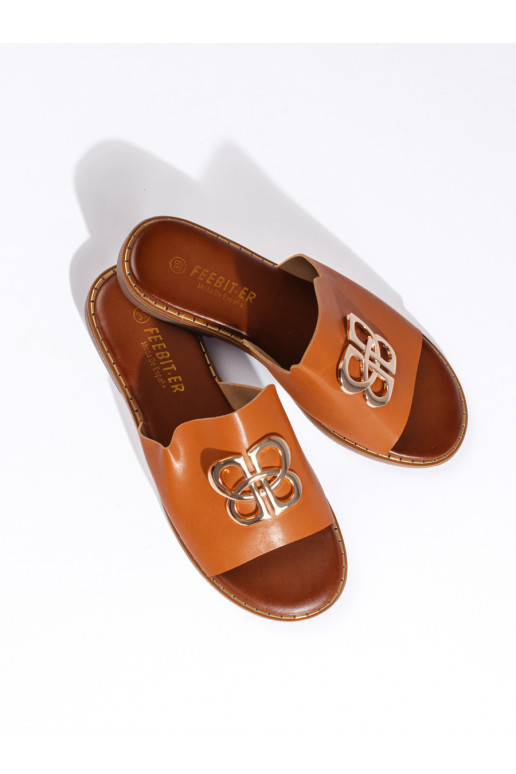 Hnědé dámské nazouváky s ozdobou