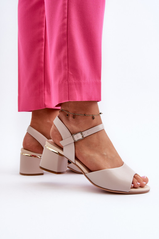 Moteriškos basutės žemu kulniuku... Moteriškos basutės žemu kulniuku...