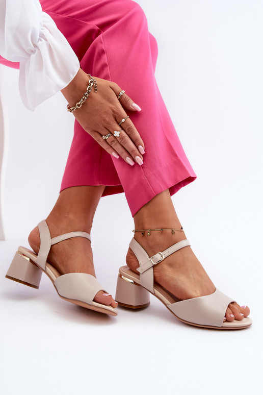 Moteriškos basutės žemu kulniuku... Moteriškos basutės žemu kulniuku...