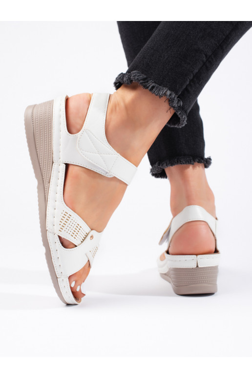 Dámské sandály na klínku na suchý zip bíle