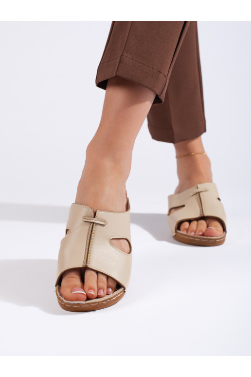 Pohodlné dámské béžové sandály na klínku