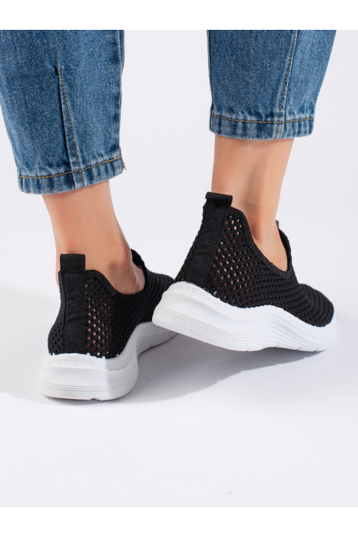Dírkované slip-on černé sportovní boty