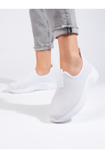 Bílé textilní sportovní boty