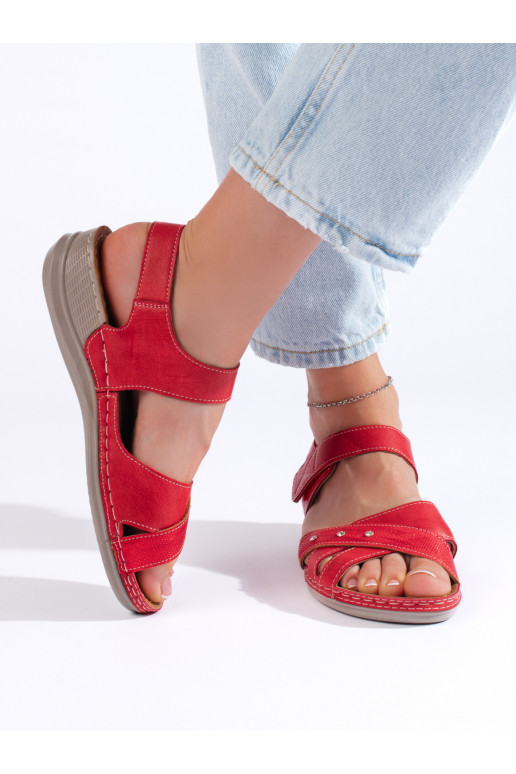 Světle červené dámské sandály na platformě