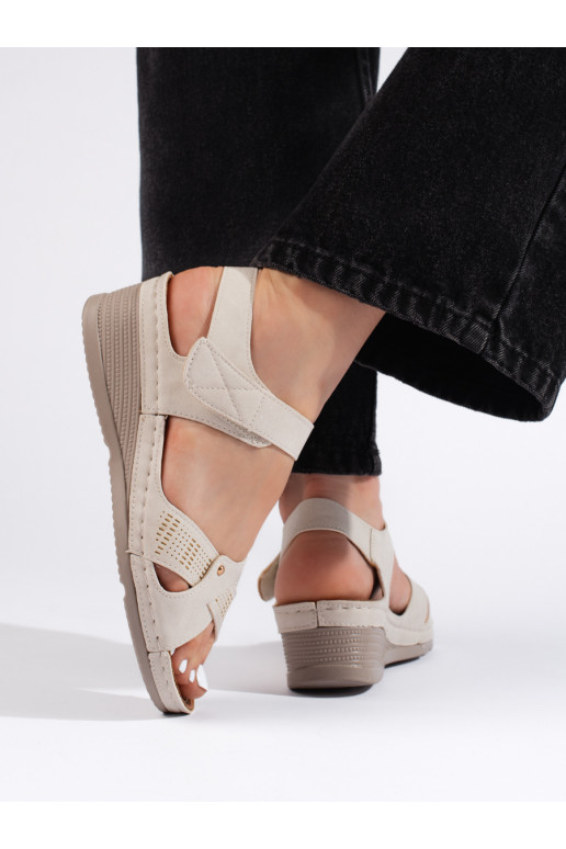 Dámské béžové sandály na klínku se suchým zipem