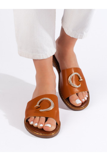 Camelové dámské nazouváky s ozdobnými prvky