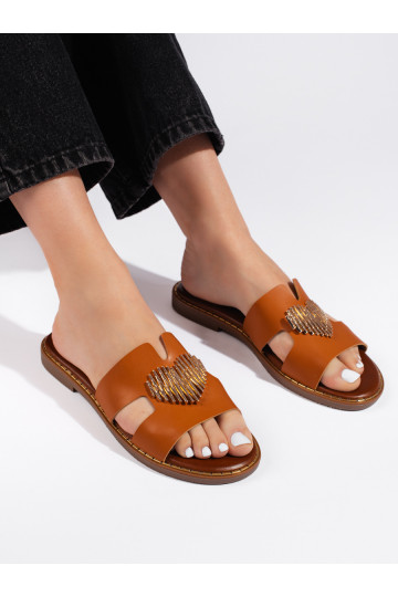 Hnědé elegantní nazouváky se zlatým srdíčkem