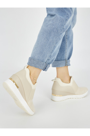 Světle béžové dámské sneakersy na klínku 2