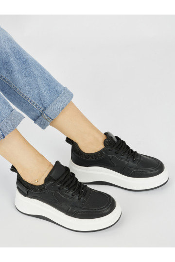 Dámské černé sneakersy na hrubé podrážce 2