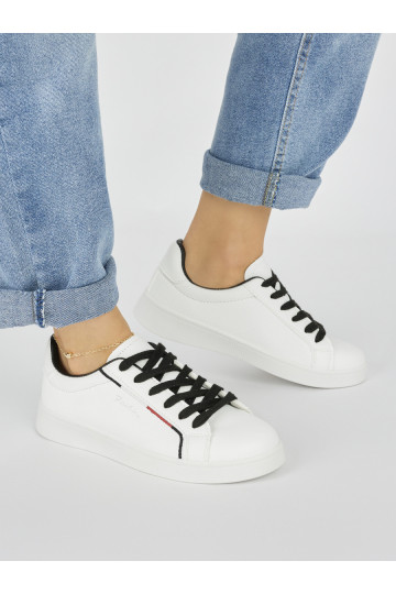 Bílé dámské sportovní boty 2