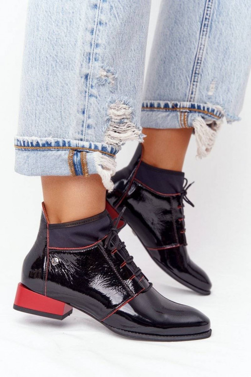 Aulinukai Juodos ir raudonos spalvos Aulinukai Juodos ir raudonos spalvos