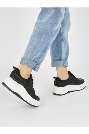 Dámské černé sneakersy na hrubé podrážce 2