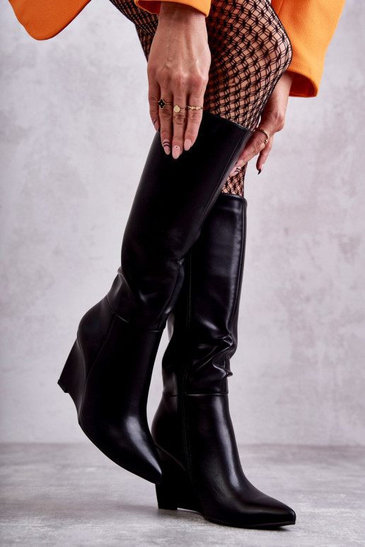 Juodi ilgaauliai batai su platforma... Juodi ilgaauliai batai su platforma...