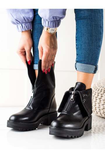 Workery s ohnutým svrškem Vinceza