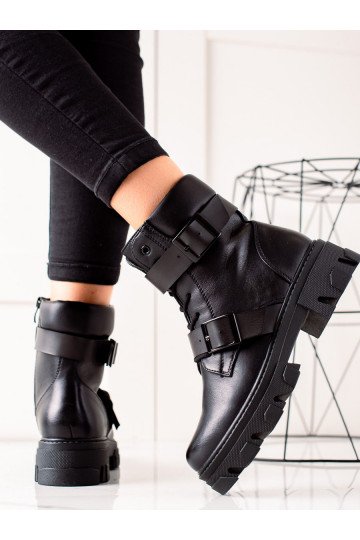 Workery s černými sponami 2