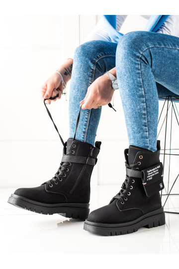 Černé traperky s kapsičkou 2