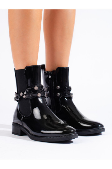 Dámské lakované kotníkové boty na plochém podpatku 2