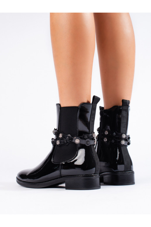 Dámské lakované kotníkové boty na plochém podpatku