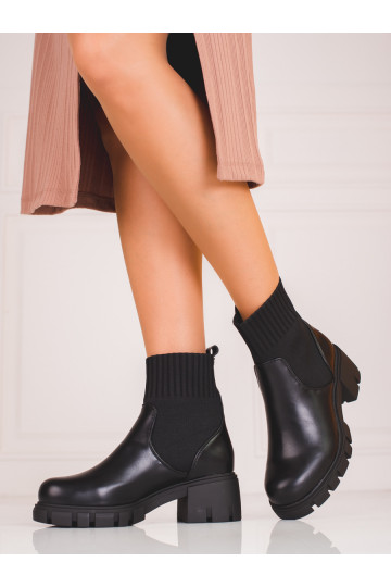Dámské černé kotníkové boty s pružným svrškem 2