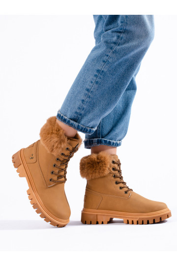 Hnědé dámské traperky s kožíškem 2