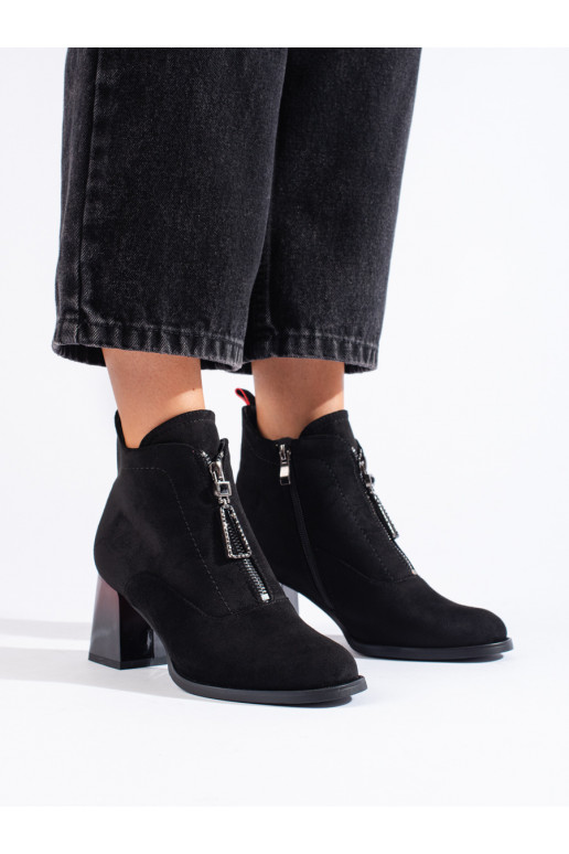 Semišové černé kotníkové boty na podpatku