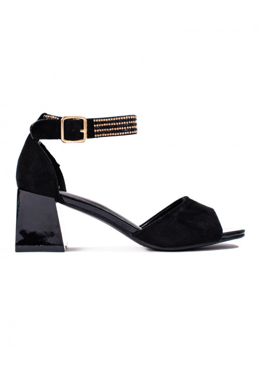 Dámské černé sandály na nízkém podpatku