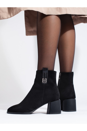 Černé klasické semišové kotníkové boty na podpatku