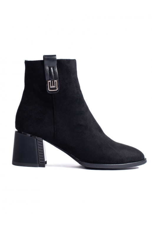 Černé klasické semišové kotníkové boty na podpatku
