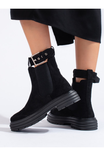 Černé semišové kotníkové boty se sponou 2