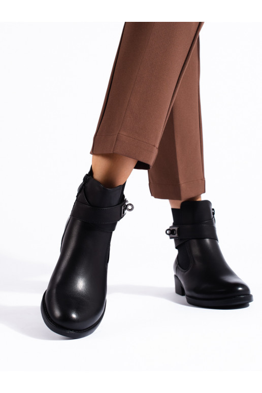 Dámské černé kotníkové boty na plochém podpatku