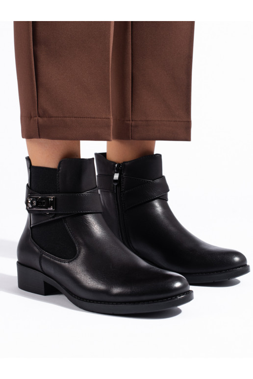 Dámské černé kotníkové boty na plochém podpatku