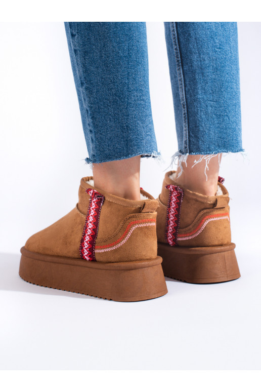 Semišové sněhule na platformě camelové