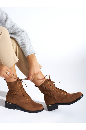 Hnědé dámské kotníkové boty na šněrování na nízkém podpatku