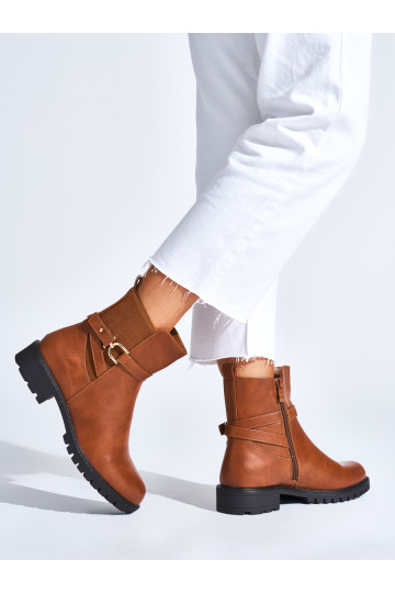 Hnědé kotníkové dámské boty s ozdobnou sponou 2