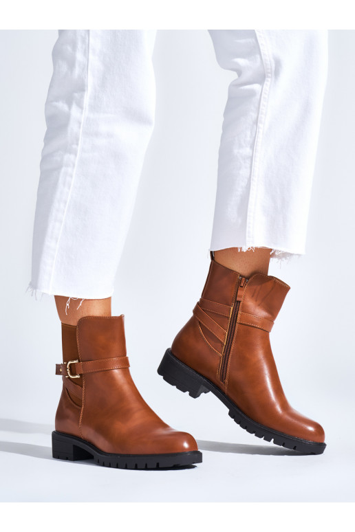 Hnědé kotníkové dámské boty s ozdobnou sponou