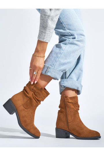 Hnědé kotníkové dámské kovbojky 2