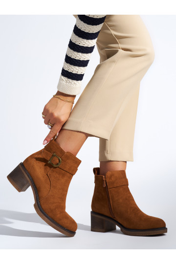 Hnědé dámské kotníkové boty 2
