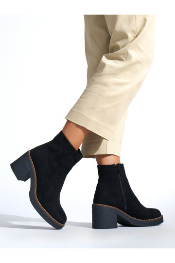 Černé dámské kotníkové boty na sloupkovém podpatku 2