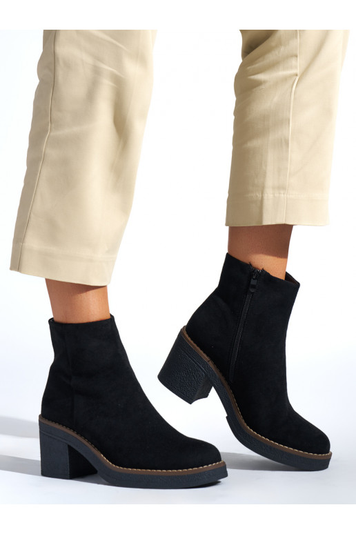 Černé dámské kotníkové boty na sloupkovém podpatku