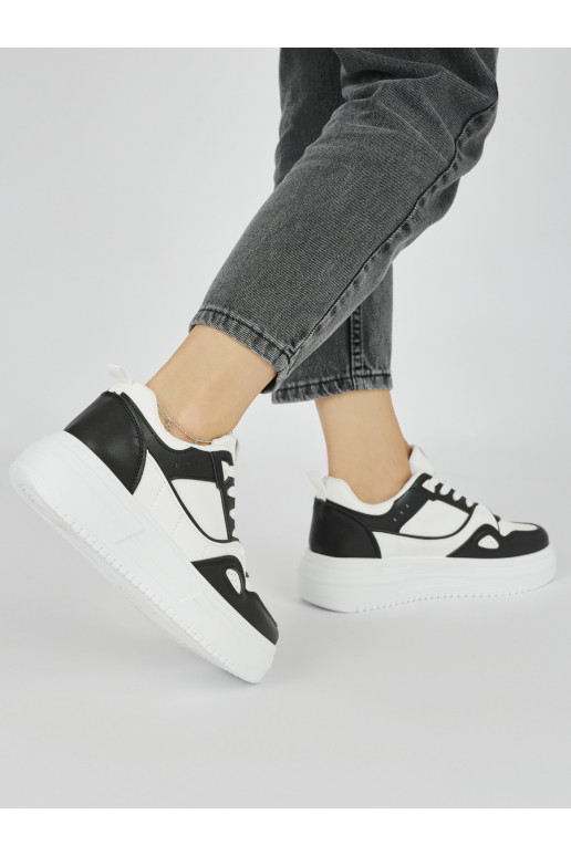 Černé dámské sportovní boty na platformě