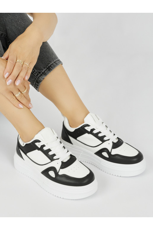 Černé dámské sportovní boty na platformě