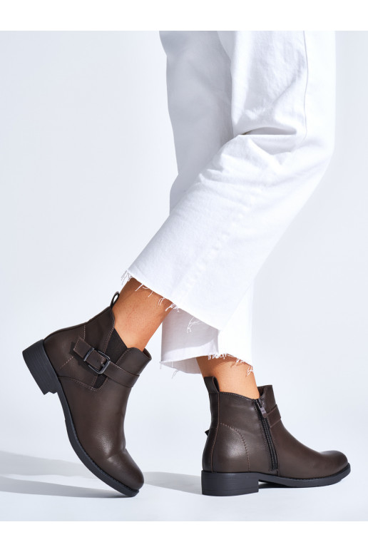 Hnědé kotníkové boty na plochém podpatku