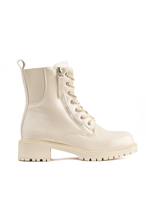 Béžové lakované dámské kotníkové boty na platformě