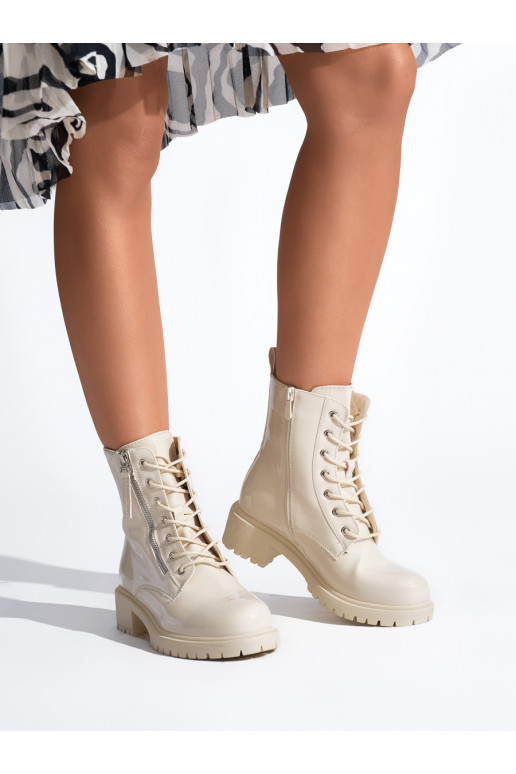 Béžové lakované dámské kotníkové boty na platformě