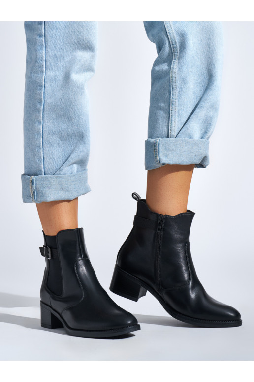 Černé kotníkové dámské boty na nízkém podpatku